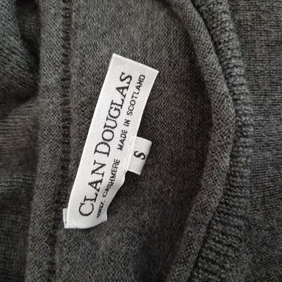 CLAN DOUGLAS Scotland 100% Cashmere Crewneck Sweater Grey Sz XS - Picture 8 of 8